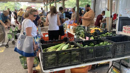Farmářský trh kraje Anne Arundel ve státě Maryland nedaleko hlavního města Annapolis