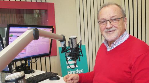 Zdeněk Svoboda ve studiu Českého rozhlasu Hradec Králové
