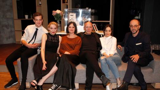 Cyril Dobrý, Bohdana Pavlíková, Natálie Kocábová, Robert Jašków, Beata Kaňoková, Luboš Veselý v pražském Švandově divadle (2017)