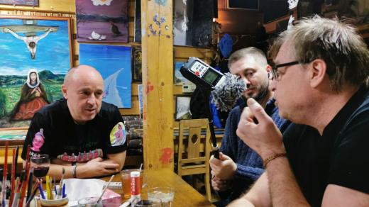 Natáčení pořadu Setkání u mikrofonu. Zleva: Jiří Kolář, David Hamr, Petr Urban