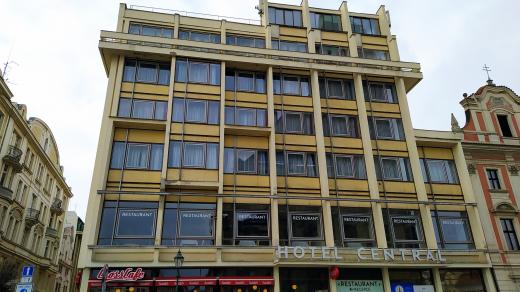 Hotel Central na náměstí Republiky v Plzni