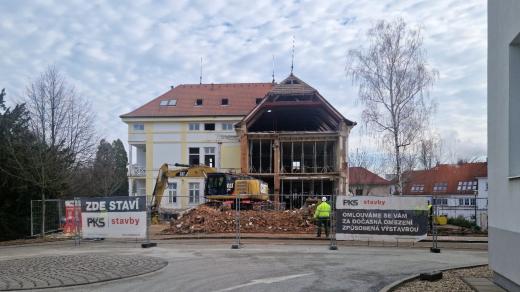 Dělníci pracují na infekčním oddělení havlíčkobrodské nemocnice