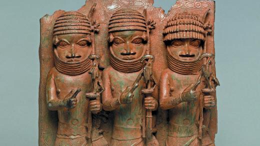 Benin brass cast plaque (16th–17th century)