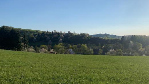 Huslenky - pohled od Šipinků na údolí Kychová