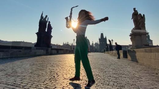 Multiinstrumentalistka Kateřina Janečková prostě žije hudbou