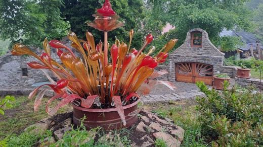 Skleněná květina sklářského mistra Jiřího Pačinka