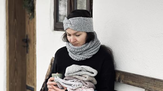 Tereza Hašková šije, vyrábí bižuterii a své výrobky nabízí na trzích