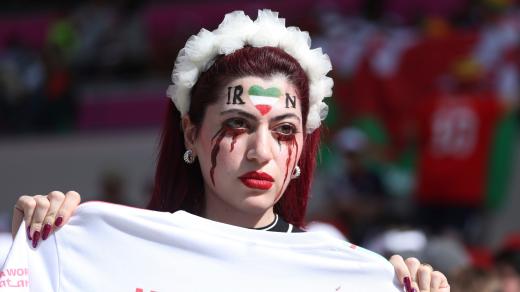 Protestující Íránka