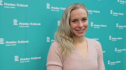Martina Elhenická ve studiu Českého rozhlasu Hradec Králové