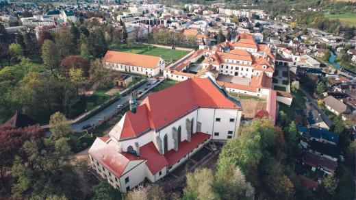 Návštěvníkům sídla rodu Kolowratů v Rychnově nad Kněžnou se otevře nově upravený zámecký areál