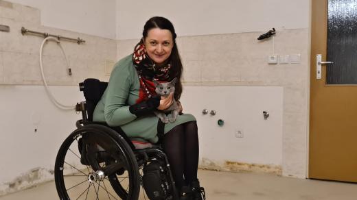Marie Nahodilová ve svém vyplaveném bytě