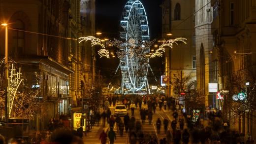 Adventní vyhlídkové kolo dominuje nově zrekonstruovanému parku na Moravském náměstí
