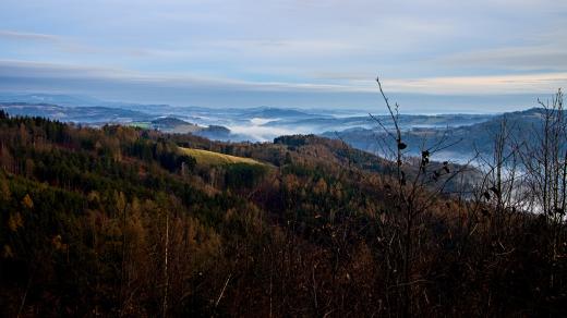 Výhled z rozhledny Kopanina na Ještědsko-kozákovském hřebenu