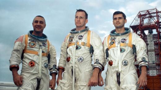 První posádka programu Apollo, která tragicky zahynula 27. ledna 1967 - Zleva: Virgil Grissom, velitel mise Apollo-1, Edward White a Roger Chaffee