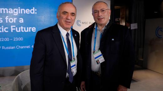 Garri Kasparov (vlevo) a Michail Chodorkovskij