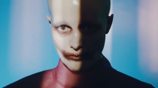 Fever Ray ve videoklipu k písni To the Moon and Back