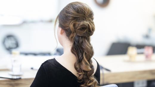 Dívka, vlasy, kadeřnický salon