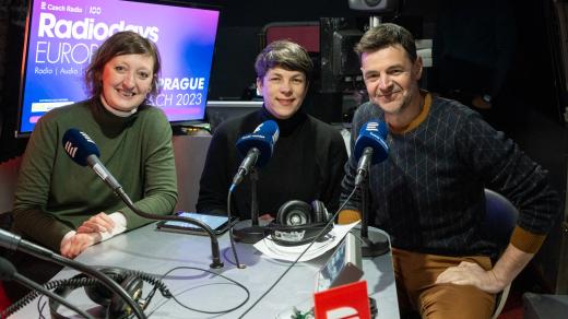 Konference Radiodays Europe, manažerka pro rozhlasovou sekci EBU Edita Kudláčová, šéfredaktorka Vltavy Jaroslava Haladová a moderátor Akcentu Saša Michailidis