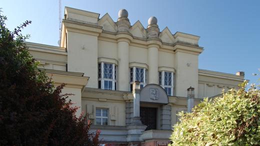 Radiotelegrafní stanice v Poděbradech: vstupní průčelí