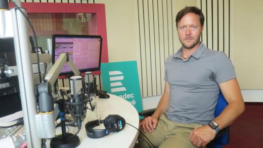 Ondřej Dvořák ve studiu Českého rozhlasu Hradec Králové