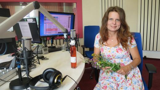Radka Svatošová ve studiu Českého rozhlasu Hradec Králové