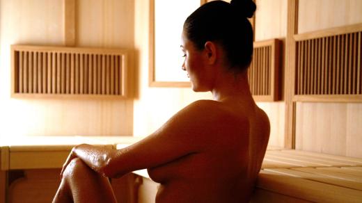 Nahá žena, sauna, saunování, wellness, nahota