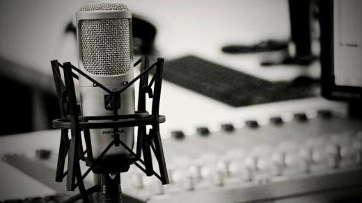 Rozhlasový mikrofon je obnažující, je to pro herce jakýsi druh striptýzu