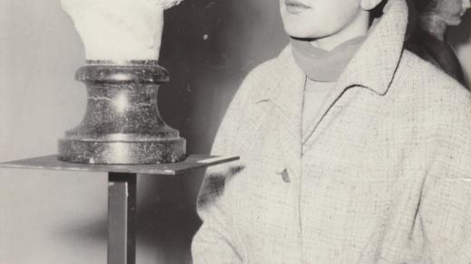 Inez Tuschnerová na výstavě v Moravské galerii, 1966