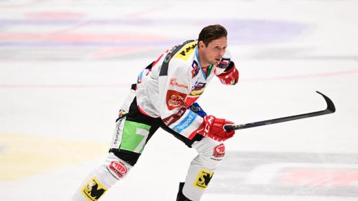 Pardubický hokejový útočník Daniel Rákos