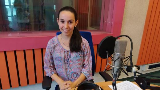 Michaela Cvejnová ve studiu Českého rozhlasu Hradec Králové