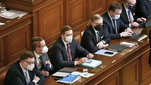 Vláda Petra Filay žádá ve sněmovně o důvěru