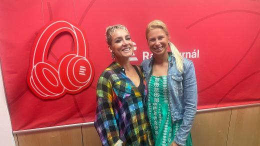 Bethanie Matteková-Sandsová a Andrea Sestini Hlaváčková v pořadu Na síti