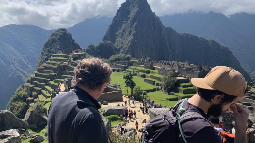 Prezident Nejvyššího kontrolního úřadu Miloslav Kala si s poslanci odskočil ze služební cesty na Machu Picchu.