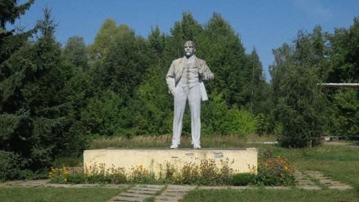 V roce 2015, po Revoluci důstojnosti, odhlasoval ukrajinský parlament odstranění soch Vladimíra
Lenina a dalších komunistických vůdců z ulic a náměstí země. Ze zakázané zóny se tak přes noc stala také komunistická rezervace. Leninova socha v centru Černo