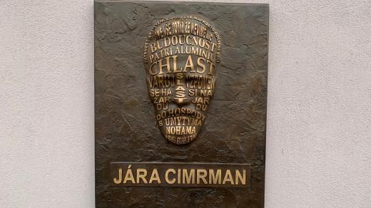 Pamětní deska s bustou Járy Cimrmana