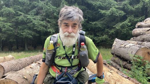 Ozogán chodí dlouhé trasy desítky let, zkušeností má za tři a trasu závodu 1000mil zdolal také na kole i na koloběžce