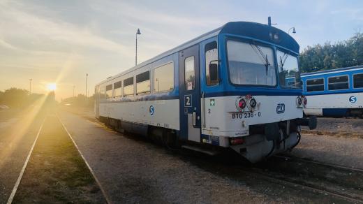 Dieslový vlak Českých drah, který pravidelně jezdí na trase Pražského Semmeringu