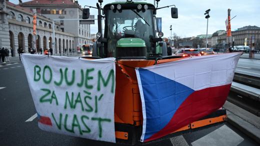 Protest části zemědělců u hlavního nádraží v Praze