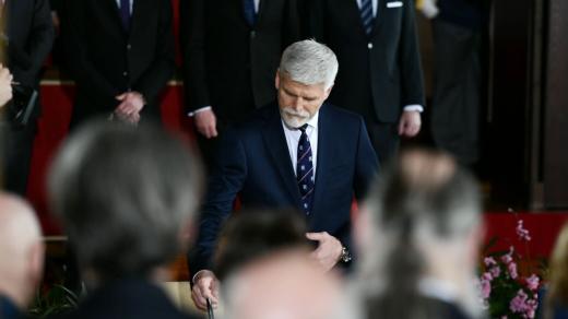 Petr Pavel podepisuje prezidentský slib