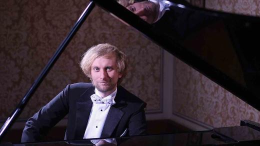 Klavírista Ivo Kahánek