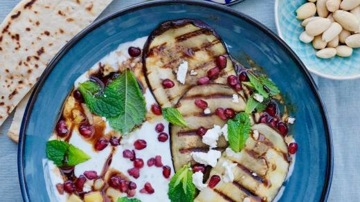 Kuchyně Levantu si libuje v lilku, hummusu a granátovém jablku