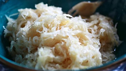 Kysané zelí je znovu na výsluní zájmu. Mléčné kvašení příznivé pro zdraví organismu a vitaminy jsou ceněné.