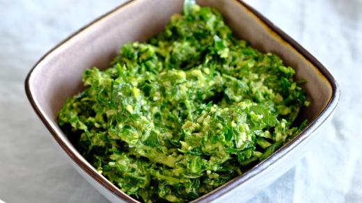 Medvědí česnek začíná svoji sezonu, jehněčímu masu se hodí ve formě pesta parádně