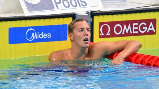 Jan Micka v plaveckém bazénu