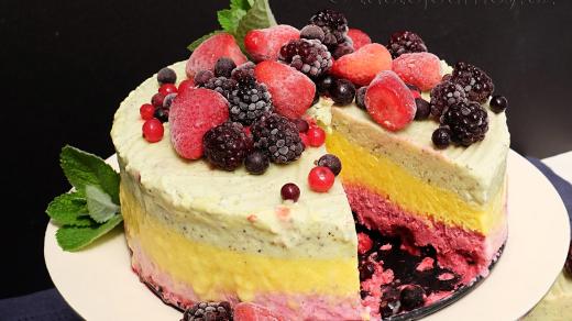 Mražený dort z mraženého lesního ovoce