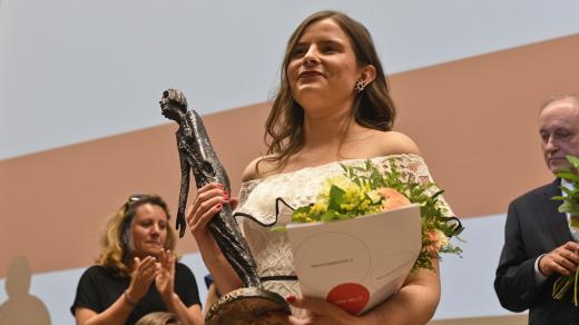 Letošní Cenu Olgy Havlové získala Tereza Nagyová za svou osvětovou činnost o životě se stomií