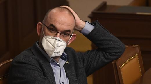 Ministr zdravotnictví Jan Blatný během jednání o prodloužení nouzového stavu