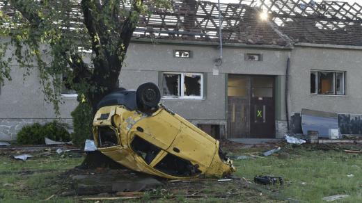Následky bouře a tornáda v obci Moravská Nová Ves