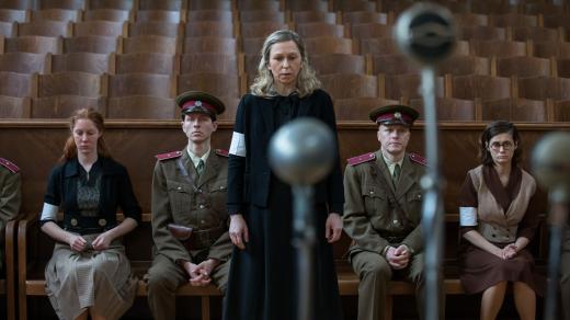 Zuzana Stivínová jako Jiřina Štěpničková v televizním filmu Proces