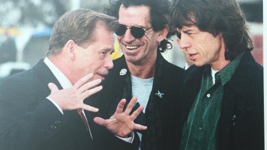 Někdejší prezident Václav Havel a členové kapely Rolling Stones Keith Richards a Mick Jagger